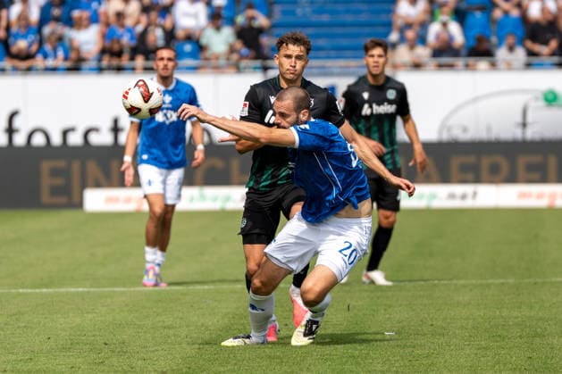 2. Bundesliga: SV Darmstadt 98 vs Hannover 96, Merck-Stadion am Böllenfalltor, 30.08.2026 Aleksandar VukotiÄ‡ (SV Darmstadt 98, 20) begeht ein Handspiel und wird anschließend vom Timo Gerach (Schiedsrichter) mit der Roten Karte des Feldes verwiesen. 2. Bundesliga: SV Darmstadt 98 vs Hannover 96, Merck-Stadion am Böllenfalltor, 30.08.2026 DFB DFL REGULATIONS PROHIBIT ANY USE OF PHOTOGRAPHS AS IMAGE SEQUENCES AND OR QUASI-VIDEO. *** 2. Bundesliga: SV Darmstadt 98 vs. Hannover 96, Merck Stadium at Böllenfalltor, August 30, 2026, Aleksandar Vukotic SV Darmstadt 98, No. 20, commits a handball and is subsequently sent off with a red card by referee Timo Gerach. 2. Bundesliga SV Darmstadt 98 vs. Hannover 96, Merck Stadium at Böllenfalltor, August 30, 2026 DFB and DFL regulations prohibit any use of photographs as image sequences and or quasi-video. Copyright: xBEAUTIFULxSPORTS Hillx
