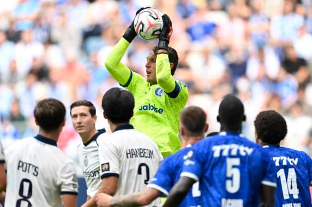 KAA Gent v Club Brugge - Jupiler Pro League GENT, BELGIUM - AUGUST 30 : Roef Davy goalkeeper of KAA Gent during the Jupiler Pro League match between KAA Gent and Club Brugge on August 30, 2026 in Gent, Belgium, 30 08 2026 Gent Belgium  Copyright: xDhax