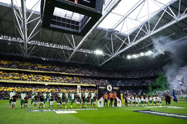 260830 Players from Hammarby and AIK during the lineup before the Allsvenskan soccer match between AIK and Hammarby on August 30, 2026, in Stockholm  Copyright: JESPERxZERMAN BB260830JZ009