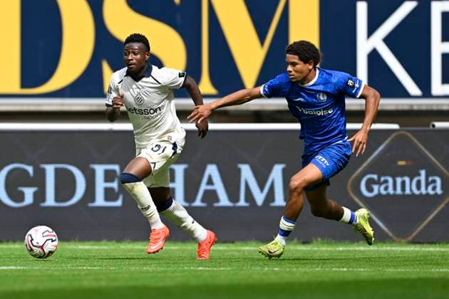 KAA Gent v Club Brugge - Jupiler Pro League GENT, BELGIUM - AUGUST 30 : Diakhon Mamadou forward of Club Brugge and Van Der Heyden Siebe defender of KAA Gent during the Jupiler Pro League match between KAA Gent and Club Brugge on August 30, 2026 in Gent, Belgium, 30 08 2026 Gent Belgium  Copyright: xDhax