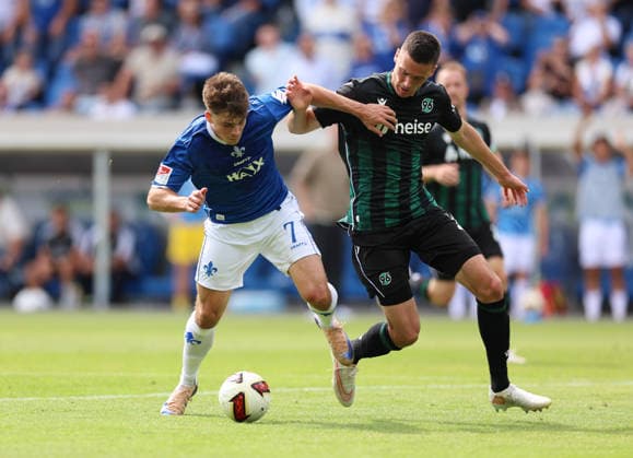 30.08.2026, Fussball 2. Bundesliga, SV Darmstadt 98 - Hannover 96, v.l., Noah Weißhaupt (SV Darmstadt 98), Bastian Allgeier (Hannover 96) DFL DFB REGULATIONS PROHIBIT ANY USE OF PHOTOGRAPHS AS IMAGE SEQUENCES AND OR QUASI-VIDEO. xdcx *** August 30, 2026, Soccer 2. Bundesliga, SV Darmstadt 98 vs. Hannover 96, from left to right: Noah Weißhaupt (SV Darmstadt 98), Bastian Allgeier (Hannover 96). DFL and DFB regulations prohibit any use of photographs as image sequences and or quasi-video. xdcx Copyright: HMBxMedia Claus