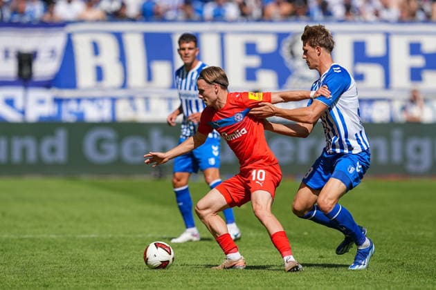 30.08.2026, xydrx, Fußball, 2. Fußball Bundesliga, 1.FC Magdeburg - Holstein Kiel, Saison 2026 2027, Avnet Arena: Jonas Therkelsen (Holstein Kiel, 10) im Zweikampf gegen Luka Hyrylaeinen (1.FC Magdeburg, 38) DFB regulations prohibit any use of photographs as image sequences and or quasi-video. *** August 30, 2026, xydrx, Soccer, 2. Bundesliga, 1. FC Magdeburg vs. Holstein Kiel, 2026–2027 season, Avnet Arena, Jonas Therkelsen (Holstein Kiel) in a tackle against Luka Hyrylaeinen (1. FC Magdeburg), 38. DFB regulations prohibit any use of photographs as image sequences and or quasi-video Copyright: HMBxMedia YannisxDreimann