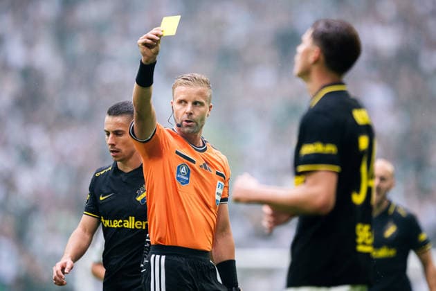 August 30, 2026: AIK s Wilmer Olofsson receives a caution during the Allsvenskan soccer match between AIK and Hammarby on August 30, 2026, in Stockholm  Copyright: JESPERxZERMAN BB260830JZ019