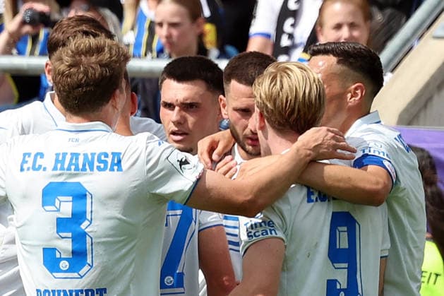 August 30, 2026, xrekx, Soccer 3rd Division, 1. FC Saarbrücken vs. FC Hansa Rostock—Goal celebration after Leon Dajaku scored the 0-1 goal for FC Hansa Rostock against Saarbrücken