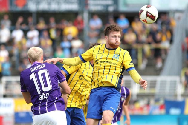 Fußball Regionalliga Nordost: 1. FC Lok Leipzig - FC Erzgebirge Aue; 30.08.2026 Dorian Cevis (22, Lok Leipzig) klärt per Kopf. Fußball, Regionalliga Nordost, Saison 2026 2027, 7. Spieltag: 1. FC Lok Leipzig vs. FC Erzgebirge Aue am 30.08.2026 im Bruno-Plache-Stadion, Leipzig. *** Soccer, Northeast Regional League: 1. FC Lok Leipzig vs. FC Erzgebirge Aue, August 30, 2026, Dorian Cevis 22, Lok Leipzig clears the ball with a header. Soccer, Northeast Regional League, 2026–2027 season, Matchday 7: 1 FC Lok Leipzig vs. FC Erzgebirge Aue on August 30, 2026, at Bruno Plache Stadium, Leipzig Copyright: xBEAUTIFULxSPORTS JanxKaeferx