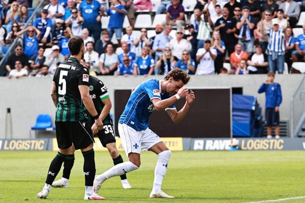 30.08.2026, xtvx, Fussball 2.Bundesliga, SV Darmstadt 98 - Hannover 96 v.l. Milan Smit (SV Darmstadt 98) enttaeuscht, enttaeuscht schauend, dissapointed (DFL DFB REGULATIONS PROHIBIT ANY USE OF PHOTOGRAPHS as IMAGE SEQUENCES and or QUASI-VIDEO) Darmstadt *** August 30, 2026, xtvx, Soccer 2. Bundesliga, SV Darmstadt 98 vs. Hannover 96, photo by Milan Smit; SV Darmstadt 98 looks disappointed, DFL and DFB regulations prohibit any use of photographs as image sequences and or quasi-video, Darmstadt