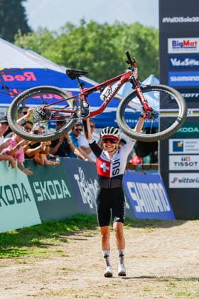 TRENTO, ITALY, AUGUST 30: Sina Frei of Switzerland celebrates her victory as the 2026 world champion during the UCI Mountain Bike World Championships—Women’s Elite Cross-Country—at Val di Sole on August 30, 2026, in Trento, Italy. Trento, Val di Sole, Trento, Italy Copyright: xJustPictures.ch FrancescoxMinghettix jp-en-EuSpIm-JP6_FRM_UCIWC_GRLXCO_30Aug_000246