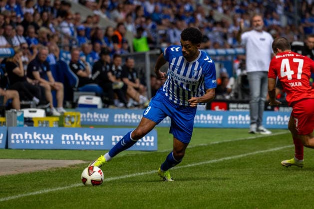 Deutschland: 2.Bundesliga, Saison 2026 2027, 30.08.2026, 3. Spieltag, 1.FC Magdeburg vs Holstein Kiel, Avnet Arena : Emmanuel Iyoha (1.FC Magdeburg, 8) am Ball *** Germany 2. Bundesliga, 2026–2027 Season, August 30, 2026, Matchday 3, 1. FC Magdeburg vs. Holstein Kiel, Avnet Arena, Emmanuel Iyoha (1. FC Magdeburg), 8 on the ball Copyright: xMichellexLukax