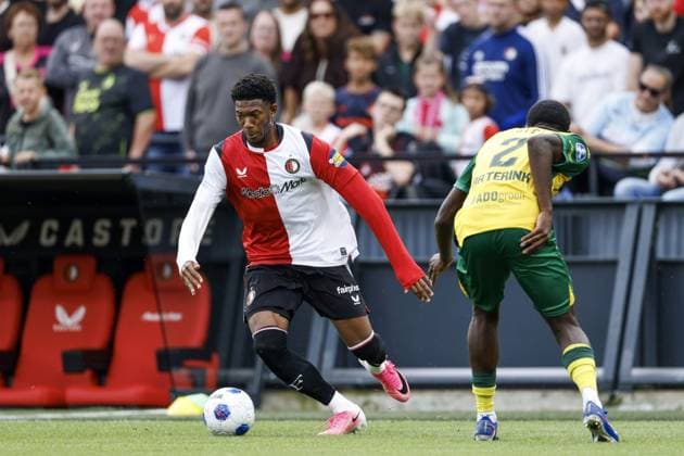 ROTTERDAM - Oussama Targhalline of Feyenoord, OthniÃ«l Raterink of ADO Den Haag (lr) during the Dutch Eredivisie match between Feyenoord Rotterdam and ADO Den Haag at De Kuip stadium on 30 August 2026 in Rotterdam, the Netherlands. MAURICE VAN STEEN ANP Eredivisie 2026 27 xVIxANPxSportx xxANPxIVx 566592837 originalFilename: 566592837.jpg