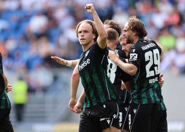 30.08.2026, Fussball 2. Bundesliga, SV Darmstadt 98 - Hannover 96, v.l., Torjubel zum 0:1 durch Lars Gindorf (Hannover 96), Goal celebration, celebrate the goal DFL DFB REGULATIONS PROHIBIT ANY USE OF PHOTOGRAPHS AS IMAGE SEQUENCES AND OR QUASI-VIDEO. xdcx *** August 30, 2026, Soccer 2. Bundesliga, SV Darmstadt 98 vs. Hannover 96, from left, goal celebration after Lars Gindorf of Hannover 96 scores the 0-1 goal, DFL and DFB regulations prohibit any use of photographs as image sequences and or quasi-video xdcx Copyright: HMBxMedia Claus