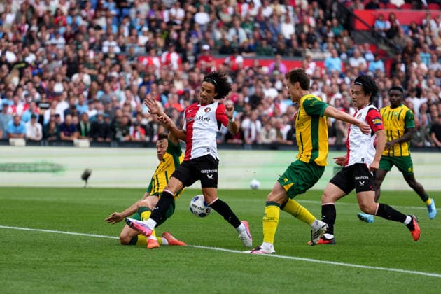 Eredivisie: Feyenoord Rotterdam v ADO Den Haag Rotterdam - Gjivai Zechiel of Feyenoord Rotterdam, Ayase Ueda of Feyenoord Rotterdam during the fourth competition round of the 2026 2027 Eredivisie season. The match is set between Feyenoord Rotterdam and ADO Den Haag at De Kuip on 30 August 2026 in Rotterdam, The Netherlands. Copyright: xYannickxVerhoevenx