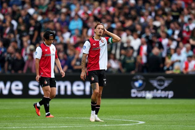 Eredivisie: Feyenoord Rotterdam v ADO Den Haag Rotterdam - Ayase Ueda of Feyenoord Rotterdam and Luciano Valente of Feyenoord Rotterdam look dejected after conceding a goal (0-1) during the fourth competition round of the 2026 2027 Eredivisie season. The match is set between Feyenoord Rotterdam and ADO Den Haag at De Kuip on 30 August 2026 in Rotterdam, The Netherlands. (Hero Images Yannick Verhoeven) Copyright: xYannickxVerhoevenx