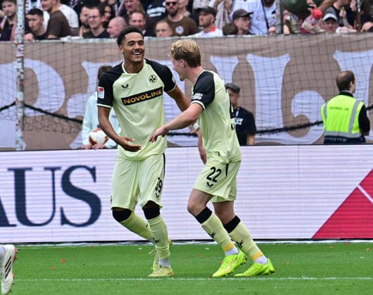 30.08.2026,GER Fußball, Männer, 2.BL, Spieltag 3, Saison 2026 2027, Hamburg, FC St. Pauli vs 1.FC Kaiserslautern Thierry Tazemeta (Kaiserslautern 39) schiesst das 2-0 fuer Kaiserslautern und jubelt mit der Mannschaft DFB DFL regulations prohibit any use of photographs as image sequences and or quasi-video) Hamburg Millerntorstadion Hamburg Deutschland *** August 30, 2026, German Soccer, Men, 2nd Division, Matchday 3, 2026–2027 Season, Hamburg, FC St. Pauli vs. 1. FC Kaiserslautern: Thierry Tazemeta (Kaiserslautern, No. 39) scores the 2–0 goal for Kaiserslautern and celebrates with the team. DFB and DFL regulations prohibit any use of photographs as image sequences and or quasi-video. Hamburg Millerntorstadion, Hamburg, Germany Copyright: xnordphotoxGmbH xWitkex