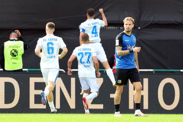 August 30, 2026, xrekx, Soccer 3rd Division, 1. FC Saarbrücken vs. Hansa Rostock: Penalty kick by Kenan Fatkic makes it 1–3; Hansa Rostock celebrates the goal; Niko Bretschneider; 1. FC Saarbrücken looks disappointed, looks disappointed, dejected, disappointed Saarbrücken
