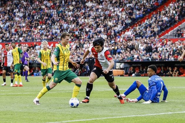 ROTTERDAM - Milan Hokke of ADO Den Haag, Ayase Ueda of Feyenoord, ADO Den Haag goalkeeper Kilian Nikiema (lr) during the Dutch Eredivisie match between Feyenoord Rotterdam and ADO Den Haag at De Kuip stadium on 30 August 2026 in Rotterdam, the Netherlands. MAURICE VAN STEEN ANP Eredivisie 2026 27 xVIxANPxSportx xxANPxIVx 566593543 originalFilename: 566593543.jpg