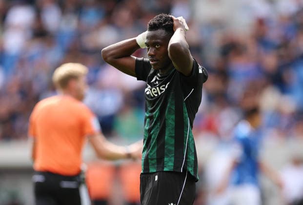 30.08.2026, Fussball 2. Bundesliga, SV Darmstadt 98 - Hannover 96, v.l., Mustapha Bundu (Hannover 96) enttaeuscht, enttaeuscht schauend, dissapointed, traurig, frustiert, frust, gefrustet, frustrated DFL DFB REGULATIONS PROHIBIT ANY USE OF PHOTOGRAPHS AS IMAGE SEQUENCES AND OR QUASI-VIDEO. xdcx *** August 30, 2026, Soccer 2. Bundesliga, SV Darmstadt 98 vs. Hannover 96, from left: Mustapha Bundu of Hannover 96 looks disappointed, sad, frustrated, frustrated DFL DFB REGULATIONS PROHIBIT ANY USE OF PHOTOGRAPHS AS IMAGE SEQUENCES AND OR QUASI-VIDEO xdcx Copyright: HMBxMedia Claus