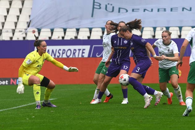 Joëlle Steiner, Women s 2. Bundesliga, SGS Essen vs. Borussia Mönchengladbach, August 30, 2026; Joëlle Steiner of SGS Essen heading toward the goal, Women s 2. Bundesliga, Matchday 4, SGS Essen vs. Borussia Mönchengladbach on August 30, 2026, at the Stadion an der Hafenstraße, Essen