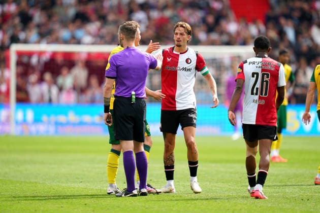 Eredivisie: Feyenoord Rotterdam v ADO Den Haag Rotterdam - Luciano Valente of Feyenoord Rotterdam protests to the referee during the fourth competition round of the 2026 2027 Eredivisie season. The match is set between Feyenoord Rotterdam and ADO Den Haag at De Kuip on 30 August 2026 in Rotterdam, The Netherlands. (Hero Images Danny de Groot) Copyright: xDannyxdexGrootx