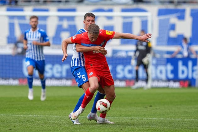 30.08.2026, xydrx, Fußball, 2. Fußball Bundesliga, 1.FC Magdeburg - Holstein Kiel, Saison 2026 2027, Avnet Arena: Tobias Mueller (1.FC Magdeburg, 5) im Zweikampf gegen Phil Harres (Holstein Kiel, 19) DFB regulations prohibit any use of photographs as image sequences and or quasi-video. *** August 30, 2026, xydrx, Soccer, 2. Bundesliga, 1. FC Magdeburg vs. Holstein Kiel, 2026–2027 season, Avnet Arena: Tobias Mueller of 1. FC Magdeburg, No. 5 in a tackle against Phil Harres of Holstein Kiel; 19. DFB regulations prohibit any use of photographs as image sequences and or quasi-video Copyright: HMBxMedia YannisxDreimann