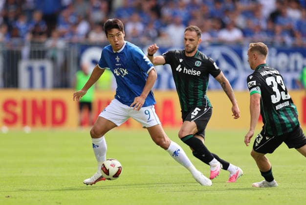 30.08.2026, Fussball 2. Bundesliga, SV Darmstadt 98 - Hannover 96, v.l., Ho-jae Lee (SV Darmstadt 98), Virgil Ghita (Hannover 96) DFL DFB REGULATIONS PROHIBIT ANY USE OF PHOTOGRAPHS AS IMAGE SEQUENCES AND OR QUASI-VIDEO. xdcx *** August 30, 2026, Soccer, 2nd Bundesliga, SV Darmstadt 98 vs. Hannover 96, from left, Ho Jae Lee (SV Darmstadt 98), Virgil Ghita (Hannover 96). DFL and DFB regulations prohibit any use of photographs as image sequences and or quasi-video. xdcx Copyright: HMBxMedia Claus
