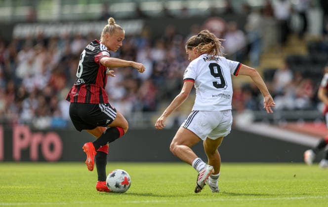 GER, Frankfurt, Eintracht Frankfurt vs 1. FC Nürnberg, Google Pixel Frauen Bundesliga, Fussball, DFB, Spielzeit 2026 2027, Stadion am Brentanobad, 2. Spieltag im Bild v.l.: Hanna Bennison (Eintracht Frankfurt Frauen 8), Laura Miller (FC Nürnberg Frauen 9), Zweikampf DFB DFL REGULATIONS PROHIBIT ANY USE OF PHOTOGRAPHS AS IMAGE SEQUENCES AND OR QUASI-VIDEO, 30.08.2026 *** GER, Frankfurt, Eintracht Frankfurt vs. 1. FC Nürnberg, Google Pixel Women s Bundesliga, Soccer, DFB, 2026–2027 Season, Stadion am Brentanobad, Matchday 2 in pictures (from left): Hanna Bennison, Eintracht Frankfurt Women s Team No. 8, Laura Miller, FC Nürnberg Women 9, tackle. DFB and DFL regulations prohibit any use of photographs as image sequences and or quasi-video. August 30, 2026 Copyright: HMBxMedia HendrikxHamelau
