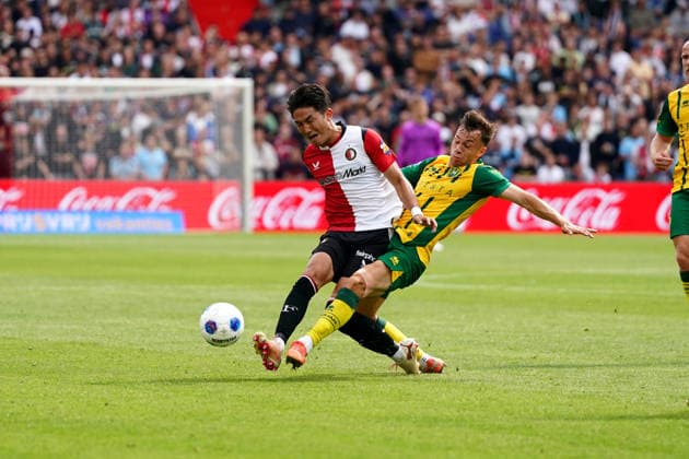 Eredivisie: Feyenoord Rotterdam v ADO Den Haag Rotterdam - Tsuyoshi Watanabe of Feyenoord Rotterdam battles for possession with Mylian Jimenez of ADO Den Haag during the fourth competition round of the 2026 2027 Eredivisie season. The match is set between Feyenoord Rotterdam and ADO Den Haag at De Kuip on 30 August 2026 in Rotterdam, The Netherlands. (Hero Images Danny de Groot) Copyright: xDannyxdexGrootx