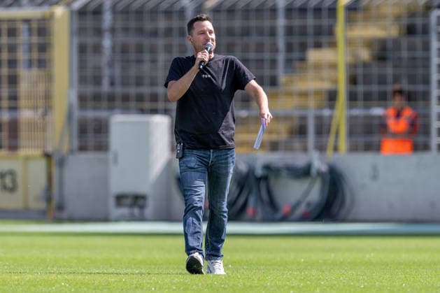 Sebastian Schaech, stadium announcer for TSV 1860 Munich, walking onto the field with a microphone (GER), TSV 1860 Munich vs. TSV Landsberg 1882, Soccer, Bavarian Regional League, Matchday 6, 2026–2027 season, August 30, 2026 DFL DFB regulations prohibit any use of photographs as image sequences and or quasi-video. Photo: HMB Media, Heike Feiner Copyright: HMBxMedia HeikexFeiner
