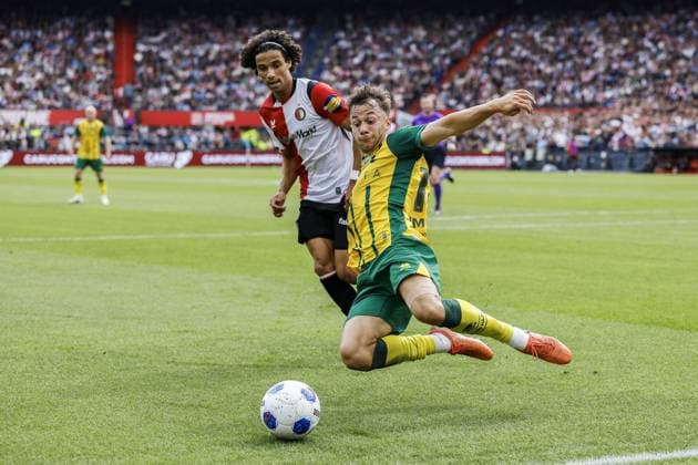 ROTTERDAM - Gjivai ZechiÃ«l of Feyenoord, Mylian Jimenez of ADO Den Haag (lr) during the Dutch Eredivisie match between Feyenoord Rotterdam and ADO Den Haag at De Kuip stadium on 30 August 2026 in Rotterdam, the Netherlands. MAURICE VAN STEEN ANP Eredivisie 2026 27 xVIxANPxSportx xxANPxIVx 566594102 originalFilename: 566594102.jpg