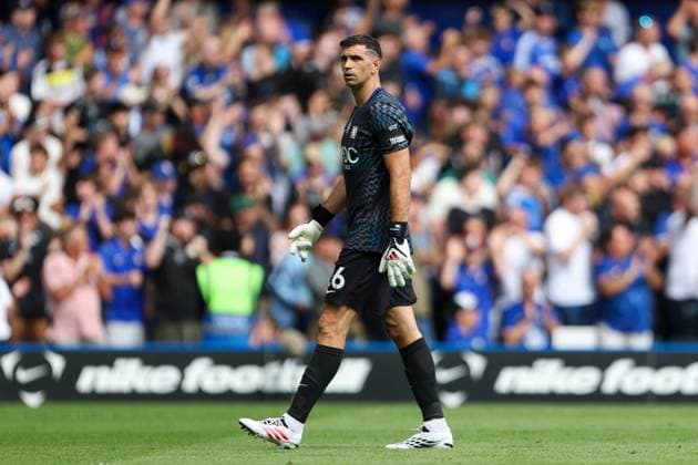 Emiliano Martinez of Chelsea looks on Chelsea v Brighton and Hove Albion, Premier League, Football, Stamford Bridge, London, UK, 30 08 2026, England - 30 Aug 2026London Stamford Bridge England United Kingdom EDITORIAL USE ONLY No use with unauthorised audio, video, data, fixture lists, club league logos or live services. Online in-match use limited to 120 images, no video emulation. No use in betting, games or single club league player publications.  Copyright: xHanc WiredxPhotos Shutterstockx 17125813l