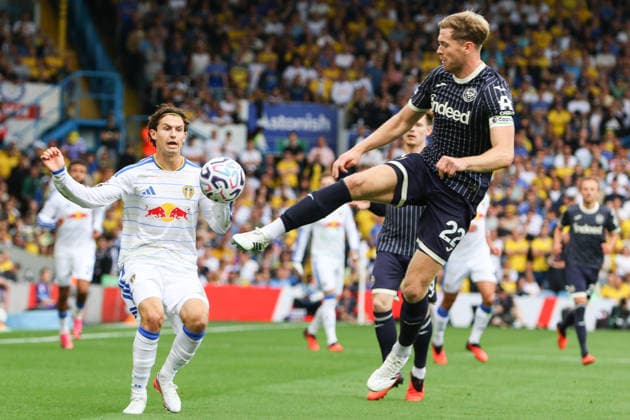 LEEDS, ENGLAND - AUGUST 30: Nathan Collins of Brentford controls the ball during the Premier League match between Leeds United and Brentford at Elland Road on August 30, 2026 in Leeds, England. Copyright: xSeanxChandlerx xSPPx Sportspressphoto_SPR219615