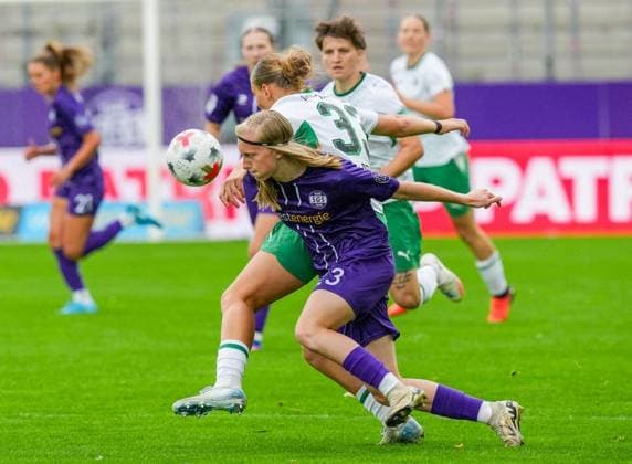 Women s Soccer in Essen ** FOR EDITORIAL PURPOSES ONLY ** EDITORIAL USE ONLY ** p Kyra Spitzner of SGS Essen in a match against Marlene Deyß of Mönchengladbach The match between SGS Essen and Borussia Mönchengladbach ended on August 30, 2026, with a score of X-X at the Essen Stadium on Hafenstraße 97a. Michael Gohl, FUNKE Photo Services p Sports Germany North Rhine-Westphalia Westphalia, Essen. Copyright MichaelxGohl Copyright: MichaelxGohl doc87duph5szna1icar71i4q ,EDITORIAL USE ONLY Copyright: MichaelxGohl