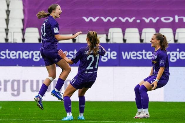 Women s Soccer in Essen ** FOR EDITORIAL PURPOSES ONLY ** EDITORIAL USE ONLY ** p Laura Bröring, Lia Henkelmann, and Joëlle Steiner of SGS Essen celebrate a goal against Mönchengladbach The match between SGS Essen and Borussia Mönchengladbach ended on August 30, 2026, with a score of X-X at the Essen Stadium on Hafenstraße 97a. Michael Gohl, FUNKE Photo Services. p Sports, Germany, North Rhine-Westphalia, Essen. Copyright MichaelxGohl Copyright: MichaelxGohl doc87dupj8886besmzxcxf ,EDITORIAL USE ONLY Copyright: MichaelxGohl