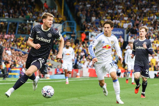 LEEDS, ENGLAND - AUGUST 30: Nathan Collins of Brentford controls the ball during the Premier League match between Leeds United and Brentford at Elland Road on August 30, 2026 in Leeds, England. Copyright: xSeanxChandlerx xSPPx Sportspressphoto_SPR219621