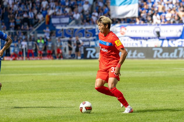 Deutschland: 2.Bundesliga, Saison 2026 2027, 30.08.2026, 3. Spieltag, 1.FC Magdeburg vs Holstein Kiel, Avnet Arena : Hiroki Sekine (Holstein Kiel, 32) am Ball *** Germany 2. Bundesliga, 2026–2027 Season, August 30, 2026, Matchday 3, 1. FC Magdeburg vs. Holstein Kiel, Avnet Arena, Hiroki Sekine (Holstein Kiel), 32 touches Copyright: xMichellexLukax