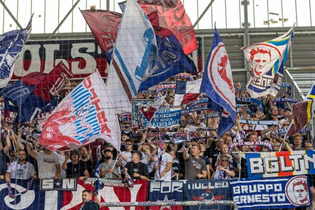 Deutschland: 2.Bundesliga, Saison 2026 2027, 30.08.2026, 3. Spieltag, 1.FC Magdeburg vs Holstein Kiel, Avnet Arena : Auswärtsblock von Holstein Kiel *** Germany 2. Bundesliga, 2026–2027 Season, August 30, 2026, Matchday 3, 1. FC Magdeburg vs. Holstein Kiel, Avnet Arena (Holstein Kiel away section) Copyright: xMichellexLukax