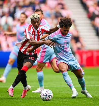 Nilson Angulo of Sunderland and Oscar Bobb of Fulham Sunderland v Fulham, Premier League Football, Football, Stadium of Light, Sunderland, UK - 30 Aug 2026Sunderland Stadium of Light United Kingdom EDITORIAL USE ONLY No use with unauthorised audio, video, data, fixture lists, club league logos or live services. Online in-match use limited to 120 images, no video emulation. No use in betting, games or single club league player publications.  Copyright: xGreigxCowie Shutterstockx 17119085bp