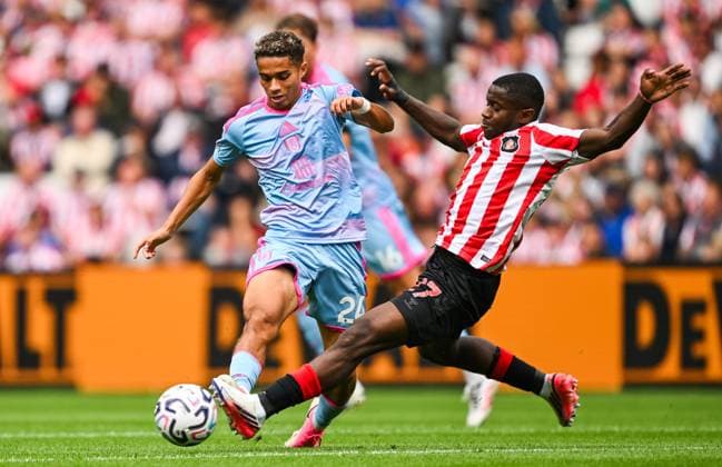 Joshua King of Fulham and Noah Sadiki of Sunderland Sunderland v Fulham, Premier League Football, Football, Stadium of Light, Sunderland, UK - 30 Aug 2026Sunderland Stadium of Light United Kingdom EDITORIAL USE ONLY No use with unauthorised audio, video, data, fixture lists, club league logos or live services. Online in-match use limited to 120 images, no video emulation. No use in betting, games or single club league player publications.  Copyright: xGreigxCowie Shutterstockx 17119085bm