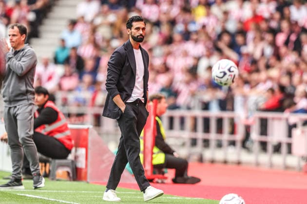 Premier League: Sunderland v Fulham Alvaro Arbeloa manager of Fulham reacts as the ball goes out for a Sunderland throw in during the Premier League match Sunderland vs Fulham at Stadium Of Light, Sunderland, United Kingdom on 30 August 2026 (Photo by Alfie Cosgrove News Images) Sunderland Stadium Of Light Tyne and Wear United Kingdom Copyright: xAlfiexCosgrove NewsxImagesx