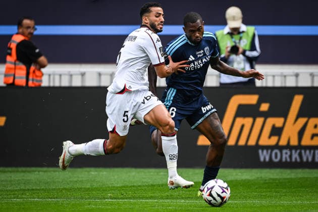 August 30, 2026, Paris, France, France: Mohamed ABDELMONEM of Nice and Otavio ATAIDE of Paris FC during the Ligue 1 match between Paris FC and OGC Nice at Jean-Bouin Stadium on August 30, 2026 in Paris, France. Paris FC V OGC Nice - Ligue 1  - ZUMAm308 20260830_zsp_m308_002 Copyright: xMatthieuxMirvillex