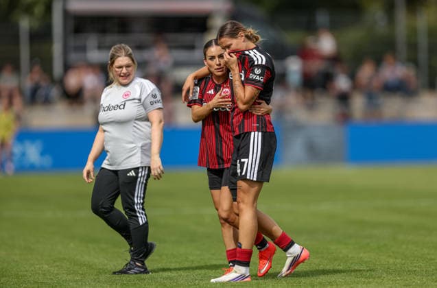 GER, Frankfurt, Eintracht Frankfurt vs 1. FC Nürnberg, Google Pixel Frauen Bundesliga, Fussball, DFB, Spielzeit 2026 2027, Stadion am Brentanobad, 2. Spieltag im Bild: Verletzung, Schmerzen, Frust, Emotionen Larissa Mühlhaus (Eintracht Frankfurt Frauen 47) hat sich verletzt und kann nicht weiterspielen, Ereleta Memeti (Eintracht Frankfurt Frauen 7) DFB DFL REGULATIONS PROHIBIT ANY USE OF PHOTOGRAPHS AS IMAGE SEQUENCES AND OR QUASI-VIDEO, 30.08.2026 *** GER, Frankfurt, Eintracht Frankfurt vs. 1. FC Nürnberg, Google Pixel Women s Bundesliga, Soccer, DFB, 2026–2027 Season, Stadion am Brentanobad, Matchday 2 in Pictures: Injury, Pain, Frustration, Emotions—Larissa Mühlhaus (Eintracht Frankfurt Women, 47) has been injured and cannot continue playing, Ereleta Memeti, Eintracht Frankfurt Women’s Team, No. 7. DFB and DFL regulations prohibit any use of photographs as image sequences and or quasi-video. August 30, 2026 Copyright: HMBxMedia HendrikxHamelau