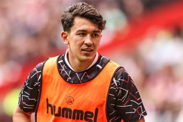 Premier League: Sunderland v Fulham Luke O Nien of Sunderland warms up during the first half during the Premier League match Sunderland vs Fulham at Stadium Of Light, Sunderland, United Kingdom on 30 August 2026 (Photo by Alfie Cosgrove News Images) Sunderland Stadium Of Light Tyne and Wear United Kingdom Copyright: xAlfiexCosgrove NewsxImagesx