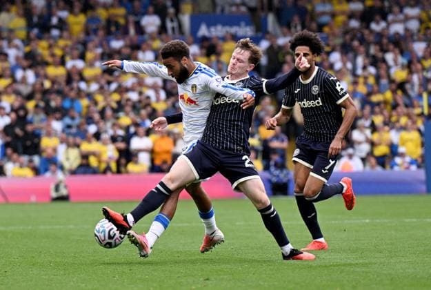 Jayden Bogle of Leeds United is tackled by Keane Lewis-Potter of Brentford Leeds United v Brentford, Premier League Football, Football, Elland Road, Leeds, UK - 30 Aug 2026Leeds Elland Road United Kingdom EDITORIAL USE ONLY No use with unauthorised audio, video, data, fixture lists, club league logos or live services. Online in-match use limited to 120 images, no video emulation. No use in betting, games or single club league player publications.  Copyright: xAnnaxGowthorpe Shutterstockx 17119080t