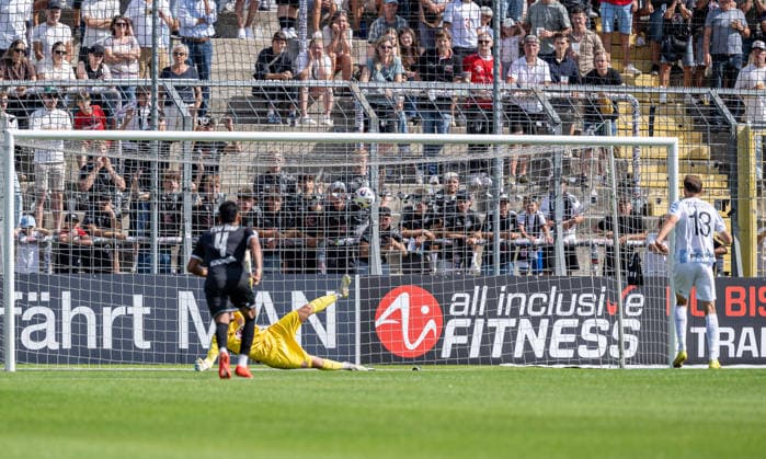 Michael Eberwein of TSV 1860 Munich, No. 13, converts a penalty kick into a goal, making the score 1–0 against goalkeeper Leopold Leimeister of TSV 1882 Landsberg, 01 GER, TSV 1860 Munich vs. TSV Landsberg 1882, Soccer, Bavarian Regional League, Matchday 6, 2026–2027 Season, August 30, 2026 DFL and DFB regulations prohibit any use of photographs as image sequences and or quasi-video. Photo: HMB Media, Heike Feiner Copyright: HMBxMedia HeikexFeiner