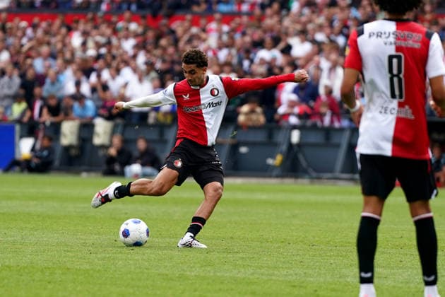 Eredivisie: Feyenoord Rotterdam v ADO Den Haag Rotterdam - Oussama Targhalline of Feyenoord Rotterdam shoots during the fourth competition round of the 2026 2027 Eredivisie season. The match is set between Feyenoord Rotterdam and ADO Den Haag at De Kuip on 30 August 2026 in Rotterdam, The Netherlands. (Hero Images Danny de Groot) Copyright: xDannyxdexGrootx