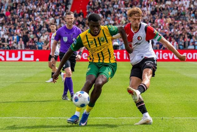 ROTTERDAM , 30-08-2026 , Stadium feijenoord De Kuip , season 2025 2026 , Dutch Eredivisie football , match between Feyenoord and ADO Den Haag , picture shows ADO Player Othniel Taterink and Feyenoord player Luciano Valente Feyenoord - ADO  x206245804x Copyright: