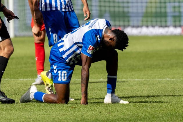 Deutschland: 2.Bundesliga, Saison 2026 2027, 30.08.2026, 3. Spieltag, 1.FC Magdeburg vs Holstein Kiel, Avnet Arena : Moritz-Broni Kwarteng (1.FC Magdeburg, 10) verletzt am Boden *** Germany 2. Bundesliga, 2026–2027 Season, August 30, 2026, Matchday 3, 1. FC Magdeburg vs. Holstein Kiel, Avnet Arena Moritz Broni Kwarteng, 1. FC Magdeburg, 10 players injured on the field Copyright: xMichellexLukax