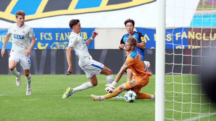 August 30, 2026, xrekx, Soccer 3rd Division, 1. FC Saarbrücken vs. Hansa Rostock: Goal by Seung Joon Lee to tie the game at 1–1; 1. FC Saarbrücken: Luca Unbehaun; FC Hansa Rostock: Saarbrücken