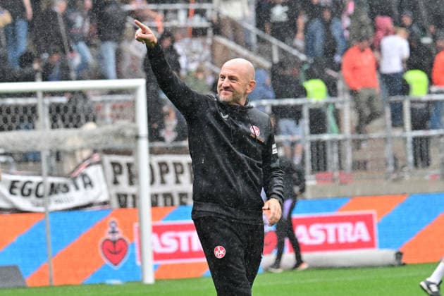 30.08.2026,GER Fußball, Männer, 2.BL, Spieltag 3, Saison 2026 2027, Hamburg, FC St. Pauli vs 1.FC Kaiserslautern Trainer Torsten Lieberknecht (Kaiserslautern) jubelt nach dem Spiel DFB DFL regulations prohibit any use of photographs as image sequences and or quasi-video) Hamburg Millerntorstadion Hamburg Deutschland *** August 30, 2026, German Soccer, Men, 2nd Division, Matchday 3, 2026–2027 Season, Hamburg, FC St. Pauli vs. 1. FC Kaiserslautern; Coach Torsten Lieberknecht; Kaiserslautern celebrates after the game; DFB and DFL regulations prohibit any use of photographs as image sequences and or quasi-video; Hamburg Millerntorstadion, Hamburg, Germany Copyright: xnordphotoxGmbH xWitkex