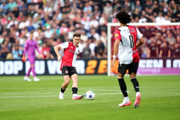 Eredivisie: Feyenoord Rotterdam v ADO Den Haag Rotterdam - Mika Marmol of Feyenoord Rotterdam passes the ball during the fourth competition round of the 2026 2027 Eredivisie season. The match is set between Feyenoord Rotterdam and ADO Den Haag at De Kuip on 30 August 2026 in Rotterdam, The Netherlands. (Hero Images Danny de Groot) Copyright: xDannyxdexGrootx