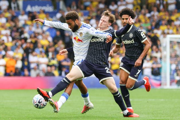 LEEDS, ENGLAND - AUGUST 30: Keane Lewis-Potter of Brentford tackles Jayden Bogle of Leeds United during the Premier League match between Leeds United and Brentford at Elland Road on August 30, 2026 in Leeds, England. Copyright: xSeanxChandlerx xSPPx Sportspressphoto_SPR219642
